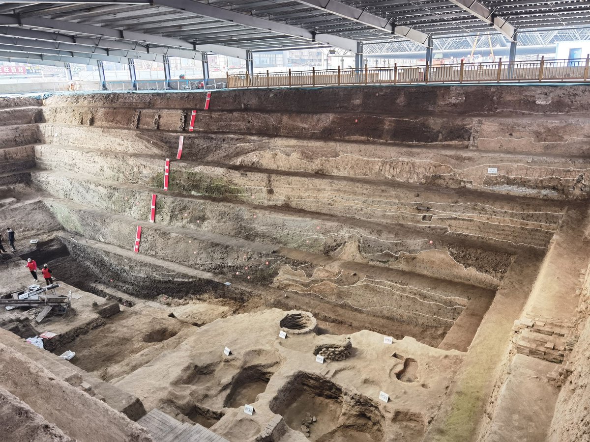 archaeologymag's tweet photo. Once home to a million people, Kaifeng, China, welcomed the world’s first true restaurants and a thriving Chinese Jewish community. But the river that sustained the metropolis also spelled its awful doom. Read more with a digital subscription.

https://t.co/yApTl0NUk1 https://t.co/IP8NsG2zL4