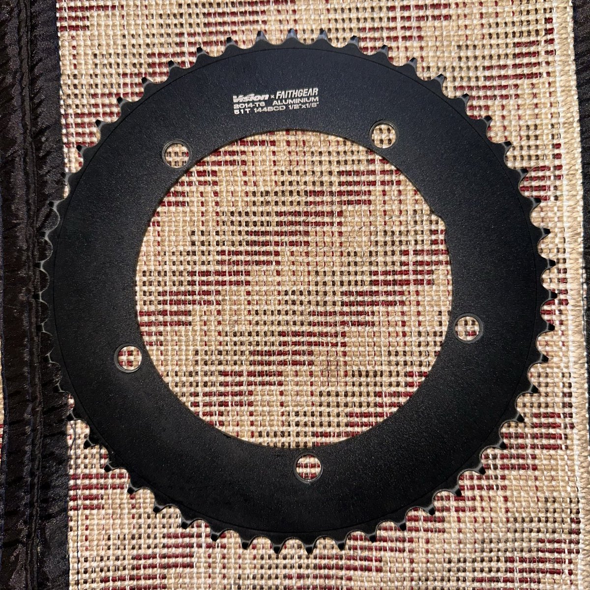 reeyeyn's tweet photo. #fnfjb 
Jual Santai Vision x Faithgear 51t fullset dustbox sticker lengkap
pemakaian minim/low km
tidak include chainring sugino zen❌
negoo tipizz https://t.co/UqkfZMnxNl
