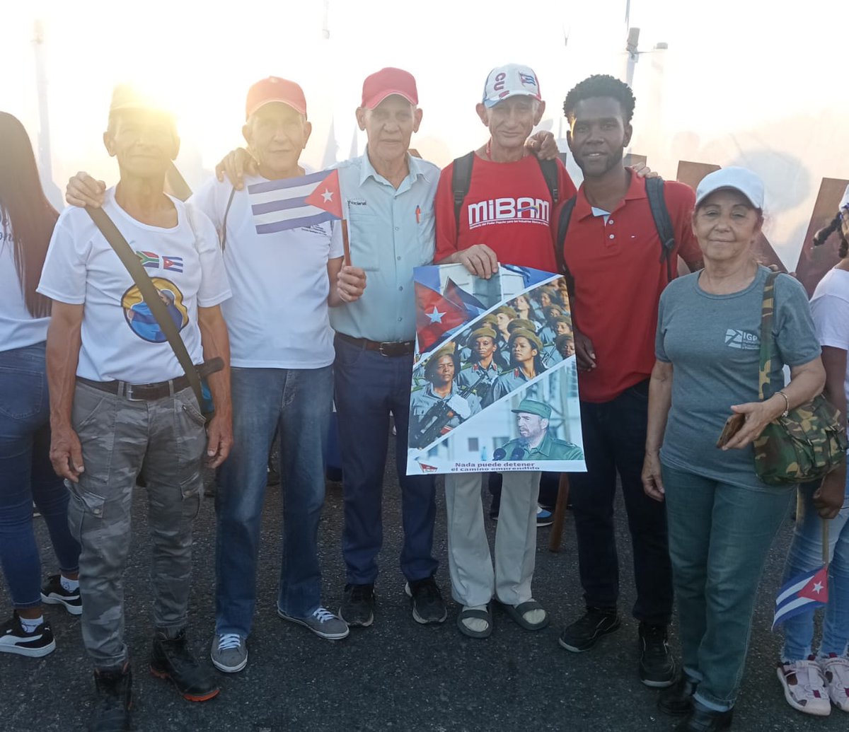 lazaro_mulet's tweet photo. El @IgpCuba marchó  este Primero de Mayo junto a nuestro pueblo reafirmando nuestro compromiso con la patria y la Revolución.
¡Viva el Primero de Mayo!
#ACubaSeDefiende https://t.co/9A6UQiSryu