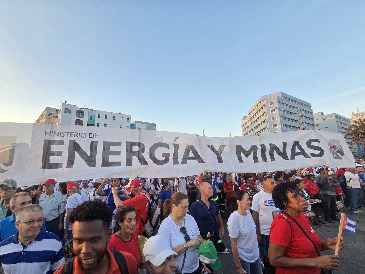 lazaro_mulet's tweet photo. El @IgpCuba marchó  este Primero de Mayo junto a nuestro pueblo reafirmando nuestro compromiso con la patria y la Revolución.
¡Viva el Primero de Mayo!
#ACubaSeDefiende https://t.co/9A6UQiSryu