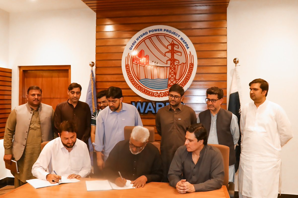 wapda_pr's tweet photo. WAPDA awarded Rs. 640 million contract for construction of a Primary and a Government High School at Seo Village in Upper Kohistan District of Khyber Pakhtunkhwa under 'Local Area Development Programme' of Dasu Hydropower Project as its Corporate Social Responsibility. https://t.co/TgpLALHpi0