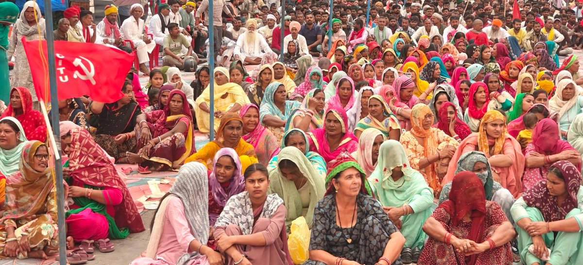 cpimspeak's tweet photo. #MayDay in Hanumangarh, Rajasthan saw more than 4,000 workers assemble at the Collector's office to protest against the exploitation of workers and the repression unleashed in the National Capital Region and elsewhere. The workers took a stand against the Labour Codes and demanded the protection of the 8-hour workday, the right to unionise, and a minimum wage of at least 26,000 linked to inflation.