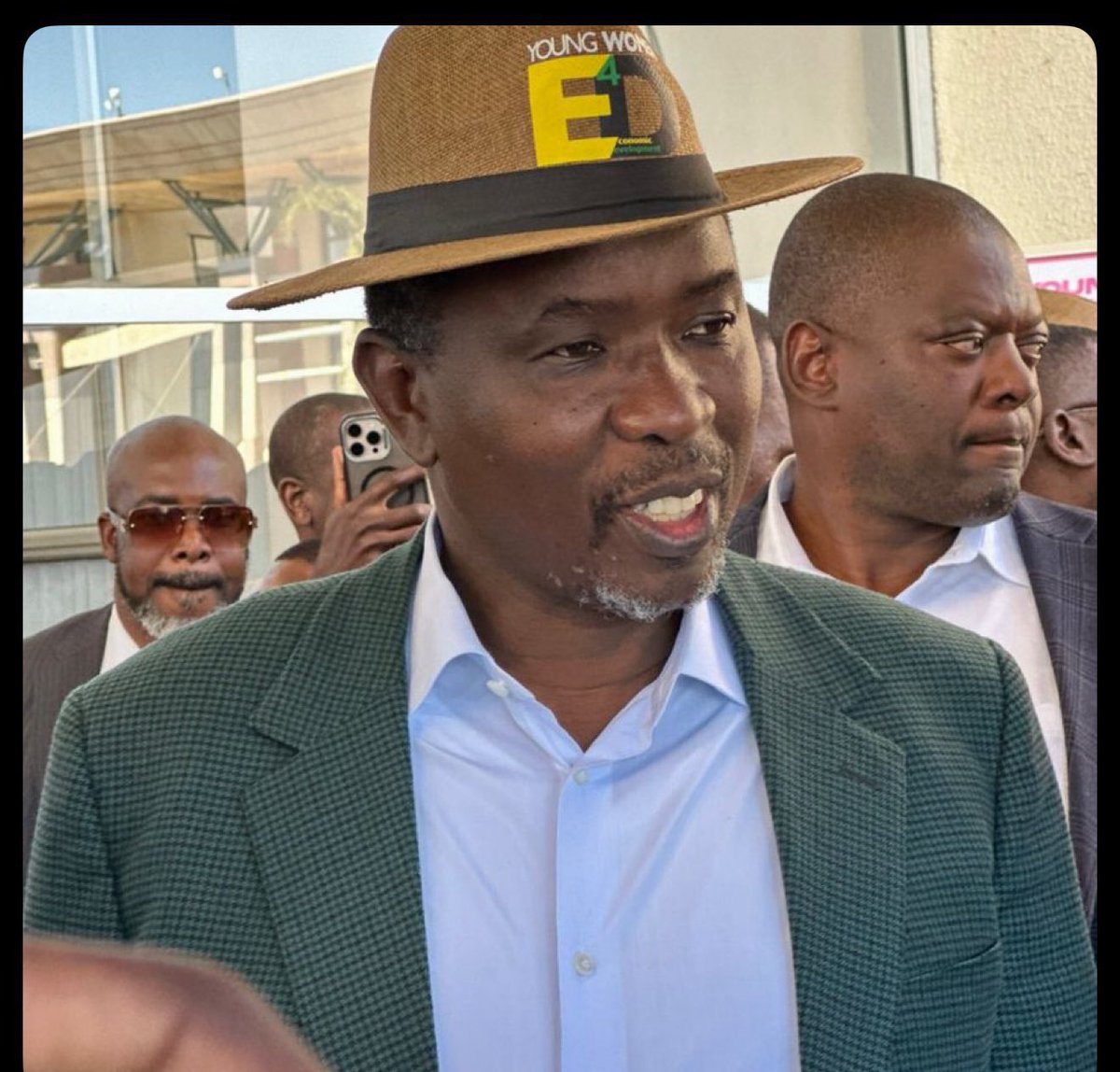 #BhaskorONews !! 

🔹TEMU President Kubakwake Tabirei is running amok. He is visiting churches across the country in a desperate bid to appeal to congregants from different denominations, trying too hard to court Christians, who make up the religious majority in Zimbabwe 🇿🇼.

🔸