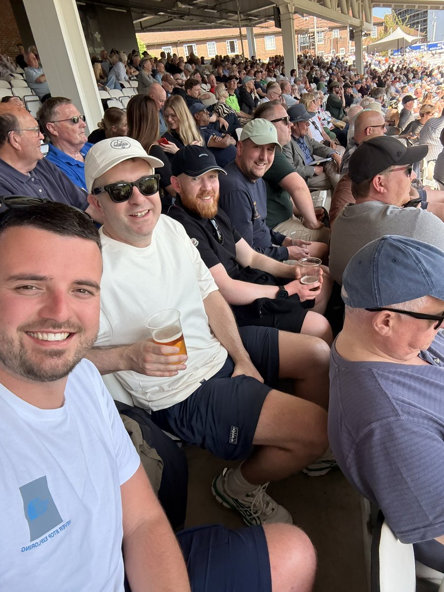 palacetom99's tweet image. Krakow to The Oval…

What a stunning afternoon for cricket🏏😍

Up the Rey 🏏 

#cpfc 
#surrey