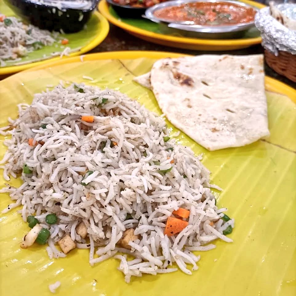 im_saraahh's tweet image. Today spec dinner 🍽️ 🥳❤️‍🔥
#fridaynight
#dayout
#Pannerfriedrice
#Gopimanchuriyan