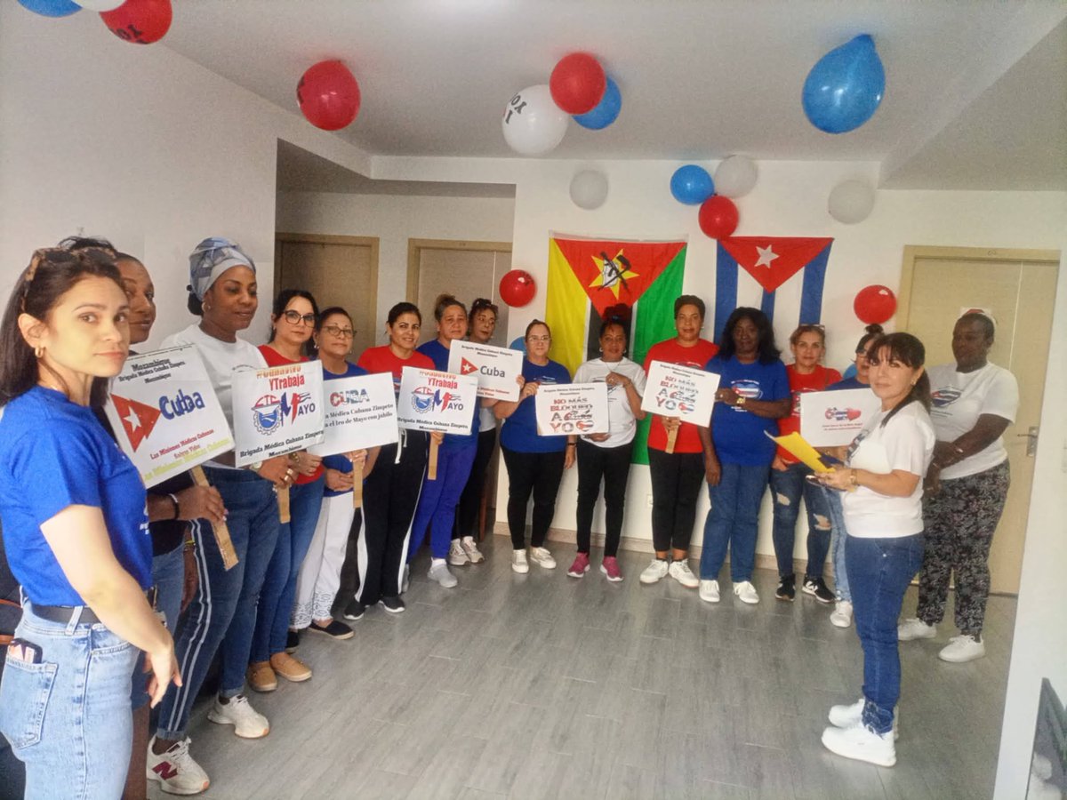 Los colaboradores de la Brigada médica Cubana  de Zimpeto, en #Mozambique realizan la actividad Politico Cultural en saludo al 1ro de Mayo.
Somos Revolución!!!!
#LaPatriaSeDefiende

facebook.com/share/p/1bP9Me…