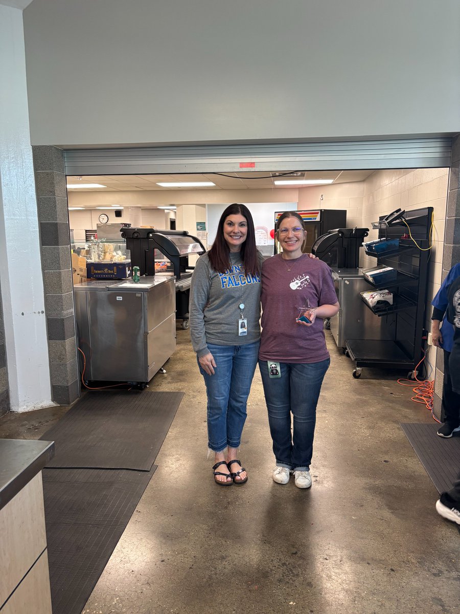 DMPS_Dining's tweet photo. Congratulations to this year's @DMschools Food &amp; Nutrition All About the Kids Winner, Deanna! We're thankful for all you do! https://t.co/ldbNqTWxrl