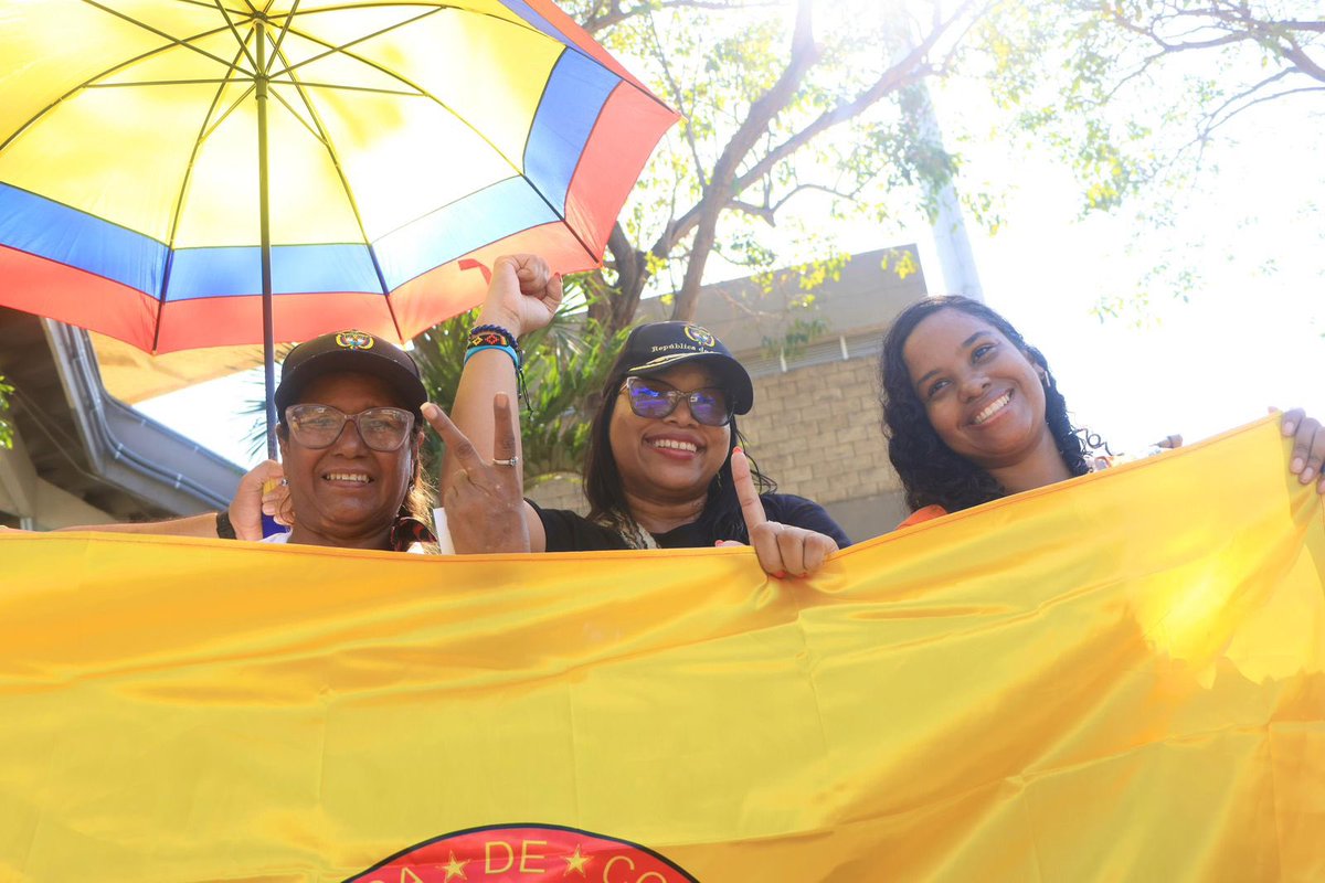 ProsperidadCol's tweet image. ¡El caribe se moviliza en el #1MALasPlazas! A esta hora nuestras gerencias regionales en #Magdalena, #Bolívar y #SanAndrés acompañan a miles de personas que recorren las calles en defensa de los derechos laborales y la dignidad del pueblo trabajador, que hoy se toma la palabra