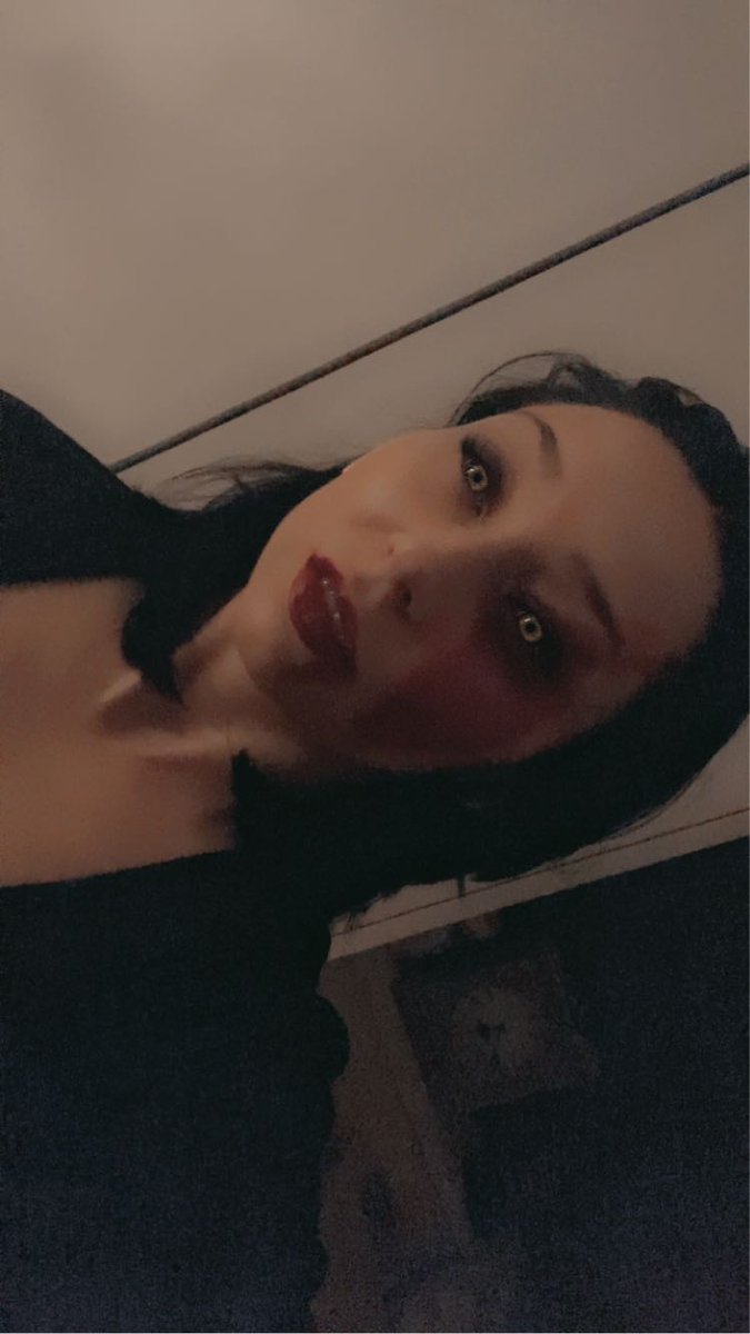 Ashley_Grimm11's tweet image. Don't mind me, trying to get used to having a human body... #goth #demon #imhumaniswear