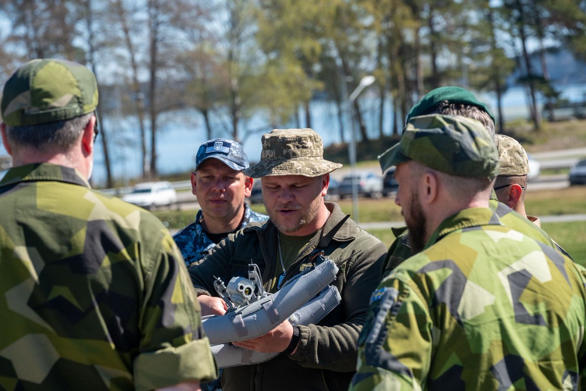 Marinen tweet media