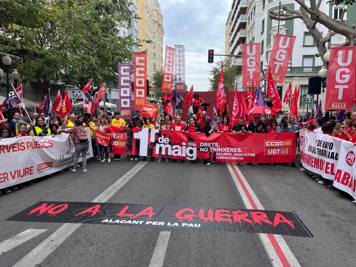 yolandaferrand6's tweet photo. 🪧 Aquest #1MCCOO eixim al carrer per a demanar que el sector de la dependència tinga condicions laborals dignes i justes. És hora de reconéixer la seua labor! #PosemCaraALaDependència https://t.co/Flg6lDkHKF