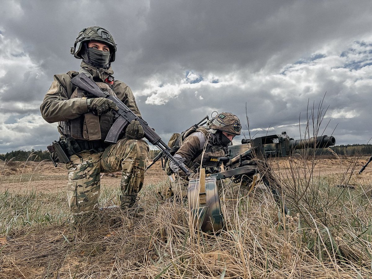 TheGreyPatriot_'s tweet photo. π§πΎπ·πΊ Today's AGS-17 operation training for Internal Troops spetsnaz units in Minsk Oblast.
Notice local Belarusian slightly modernized AGS-17 being present.
#Russia #Belarus #Belarusian #Today #InternalTroops #Police #Spetsnaz #Security #Tactical #AGS17 #Grenade https://t.co/lmkDYp34N6