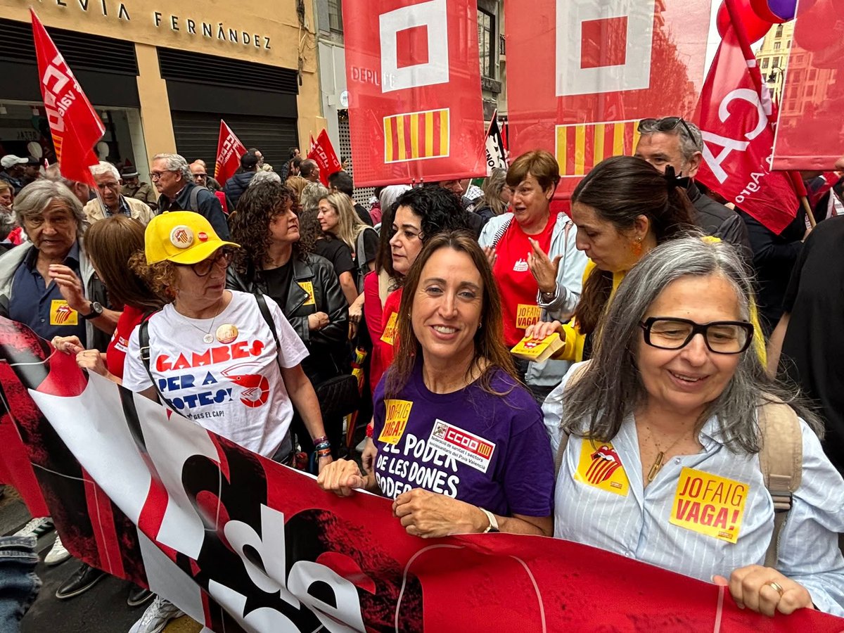 yolandaferrand6's tweet photo. 🪧 Aquest #1MCCOO eixim al carrer per a demanar que el sector de la dependència tinga condicions laborals dignes i justes. És hora de reconéixer la seua labor! #PosemCaraALaDependència https://t.co/Flg6lDkHKF