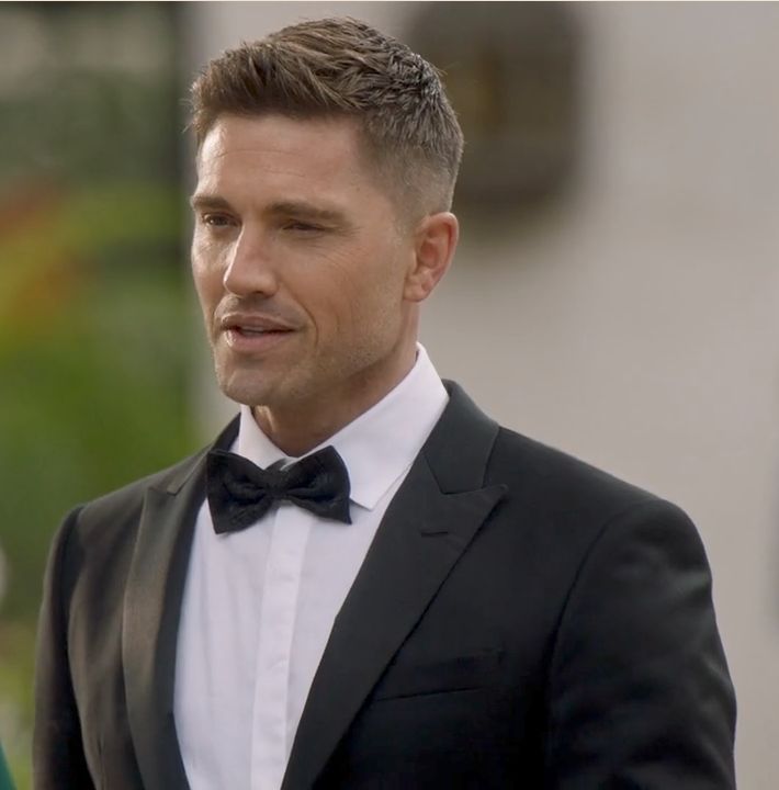 lovshughes's tweet photo. gente, se o tim estava olhando assim pra lucy no casamento da angela e secando ela demais, imagina no deles https://t.co/yDLV5cp42c