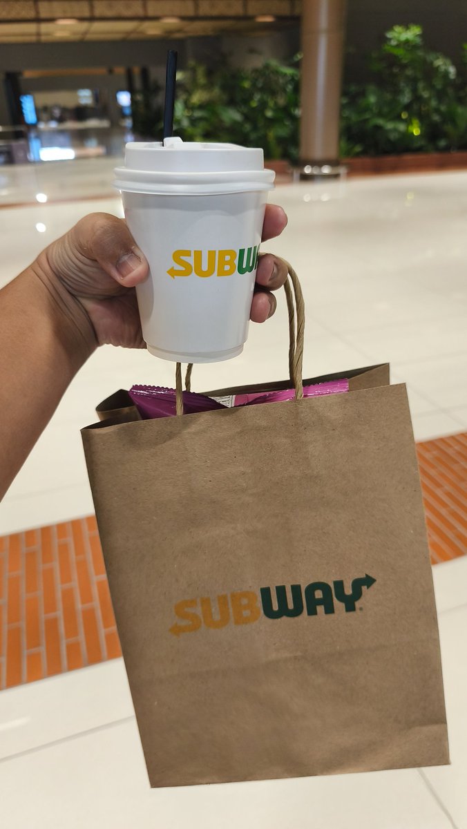 putr48237's tweet image. Menunggu T1C di sponsored by Subway-
#Makassar
#makassar
#jakarta
#Surabaya