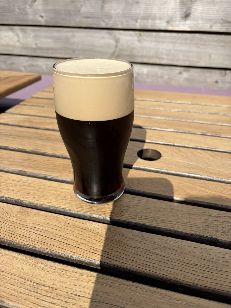 TorrieCallander's tweet photo. @shitlondonguinn a pint of Murphy’s at The Crossing, Barnes https://t.co/iY9y6GE9C5