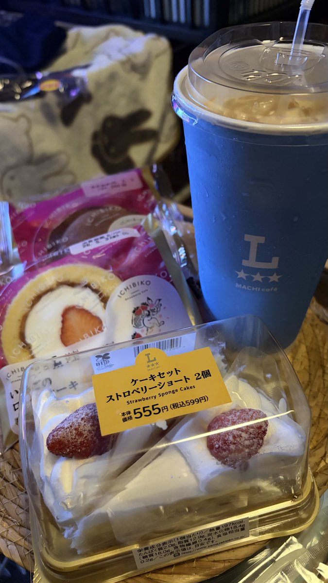 player________'s tweet photo. メガ最終日‼️生理痛で死んでたから買ってきて貰ったらまた🍓いっぱい買ってきてくれた𐔌˘- · -˘𐦯 https://t.co/zIzQAoXZ1B