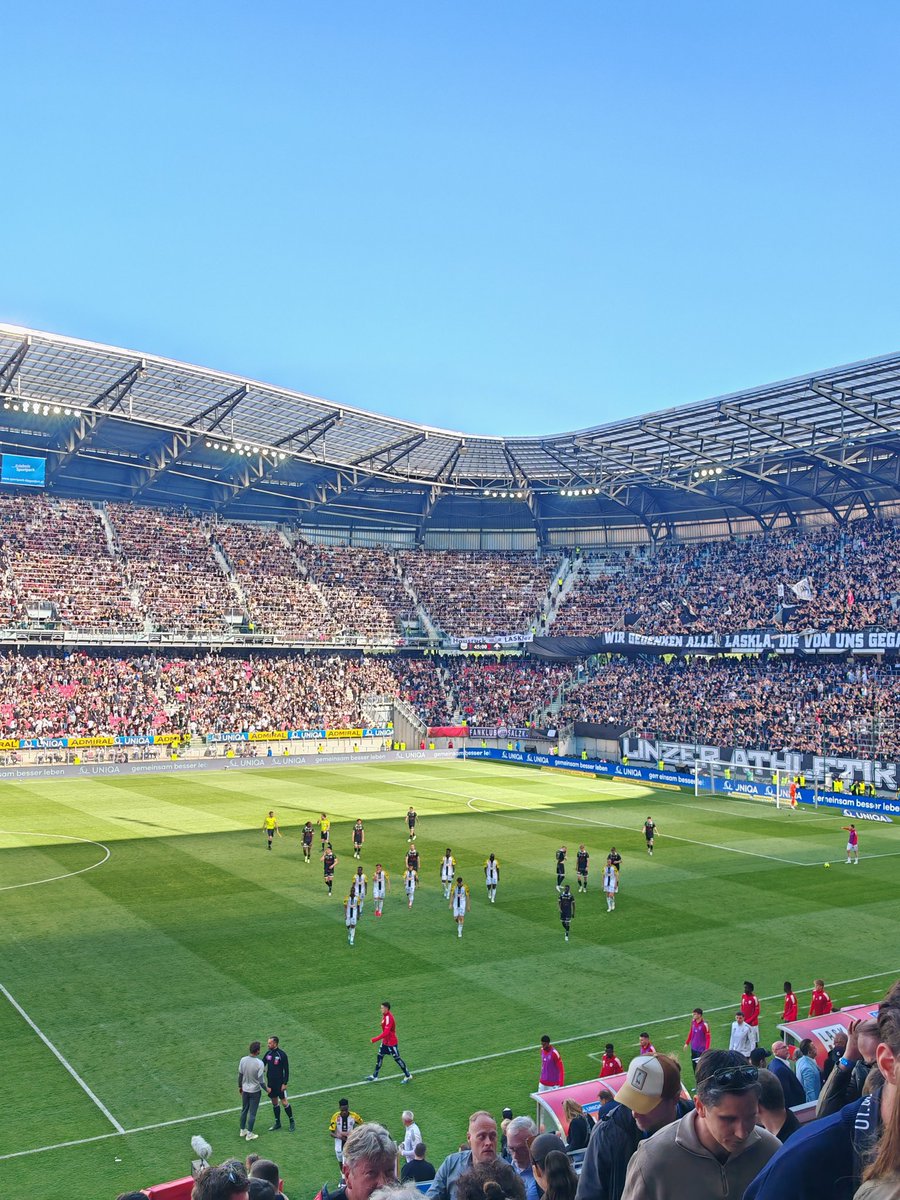 OtherBundesliga's tweet photo. Half Time:
Altach lead 2-1 in a thrilling Cup Final!
It's been so open, you feel that there are more goals and plenty more big moments to come...
⚪ 1-2 ⚫ (HT)
#ASKALT #GlaubeWilleMut https://t.co/upvNt36qlE