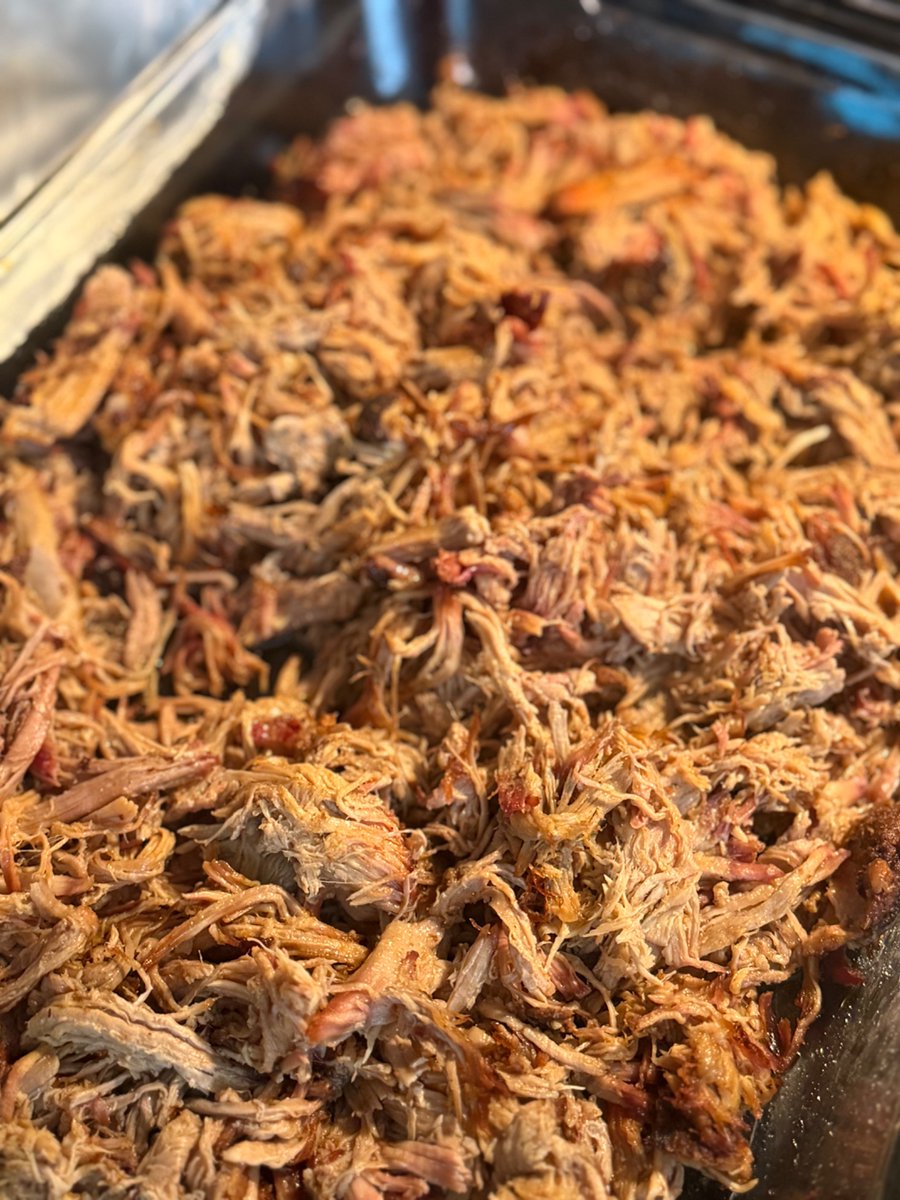 Adove_614's tweet image. ✨Turning leftover pulled pork into Smokey Pulled Pork Enchiladas with Mexican Rice.

#mexicancuisine #mexican #enchiladas #betterthantakeout #eatathome #leftovers #pulledpork #tasty #yummy #eatgood #scratchcooking #selftaught