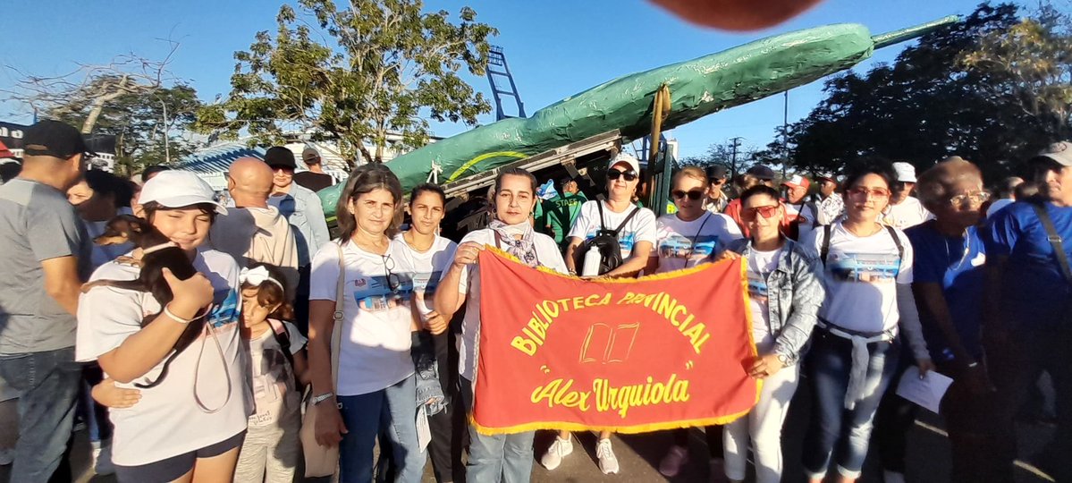 #LaPatriaSeDefiende #BibliotecaHolguín