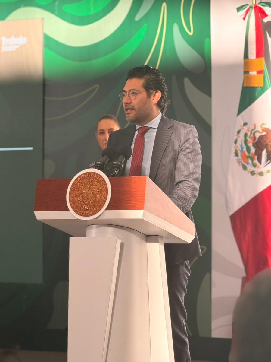tereso_medina's tweet photo. Hoy, en el marco del Día Internacional del Trabajo, participé en la Conferencia del Pueblo junto a la Presidenta de México, @Claudiashein, y el Secretario del Trabajo, @MarathB.
A nombre de la @CTM_MX hicimos presente la voz de millones de trabajadores de nuestro país. 🇲🇽 https://t.co/2Yv2VektAt
