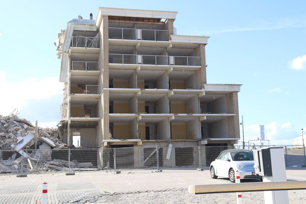 JefKPhotography's tweet image. Demolition.
Demolition site.
It was a hotel building.

#demolition #photo #photography #picture #pictures #photos