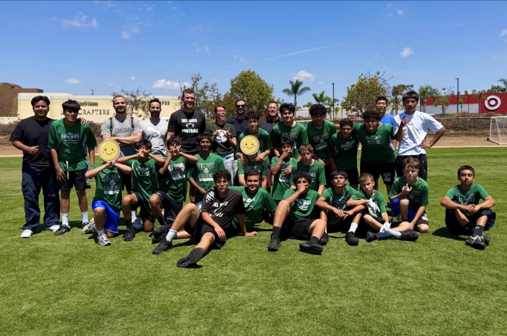 EUSD's tweet photo. 🐉
Congratulations to our Dragon staff who were the victors at the recent Staff vs Students Brittle Bones Flag Football competition!  Huge shoutout to our 8th-grade Dragons for playing with heart and demonstrating their absolute best! 
🏈 https://t.co/G800LplaO9