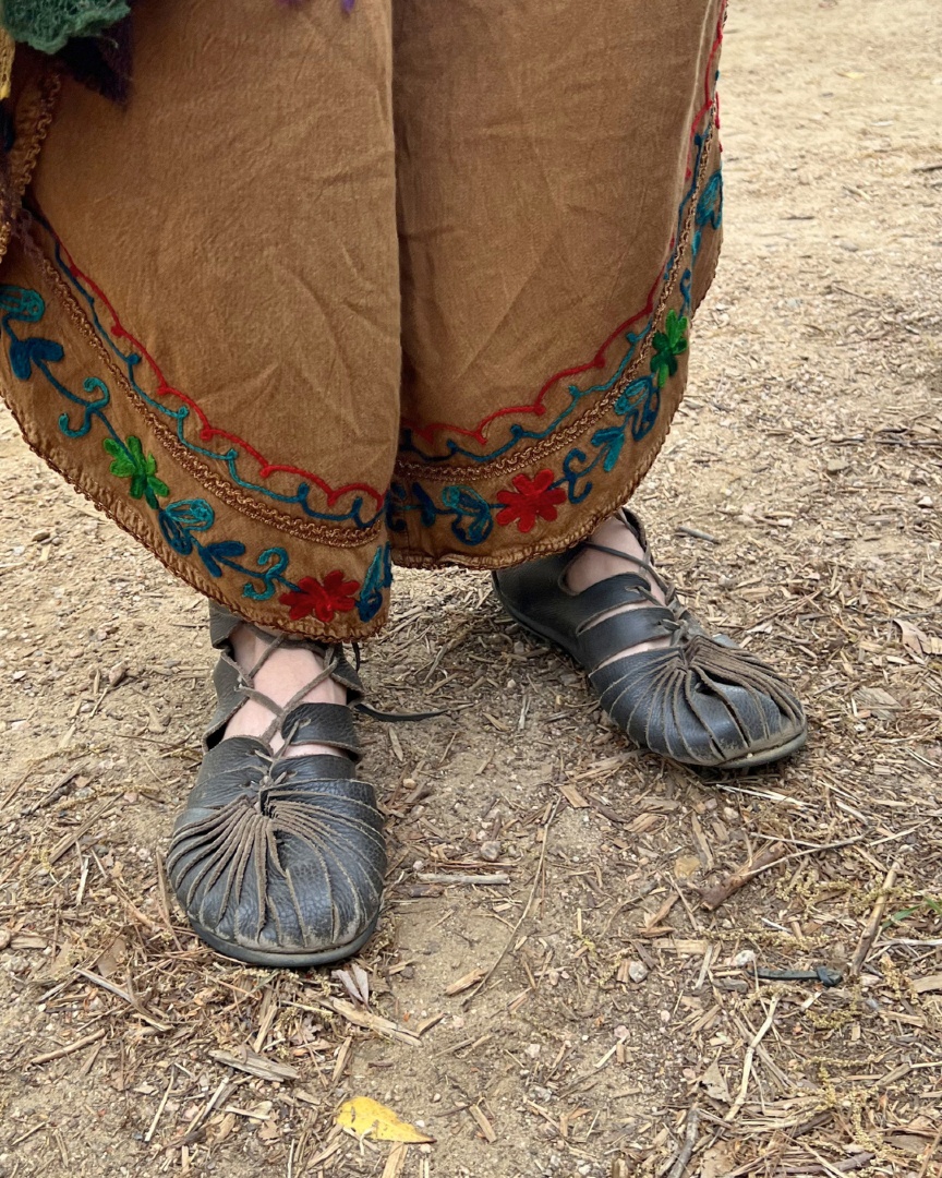medmocs's tweet image. A little bit of magic in every step!
#medmocs #medievalmoccasins #shoes #leather #footwear #handmade #comfortableshoes #custom #historicalfashion #womanownedbusiness #leathermaking #leathertogether #medieval #leathershoes #handcraftedshoes #fashion #renfaire #renaissance #love
