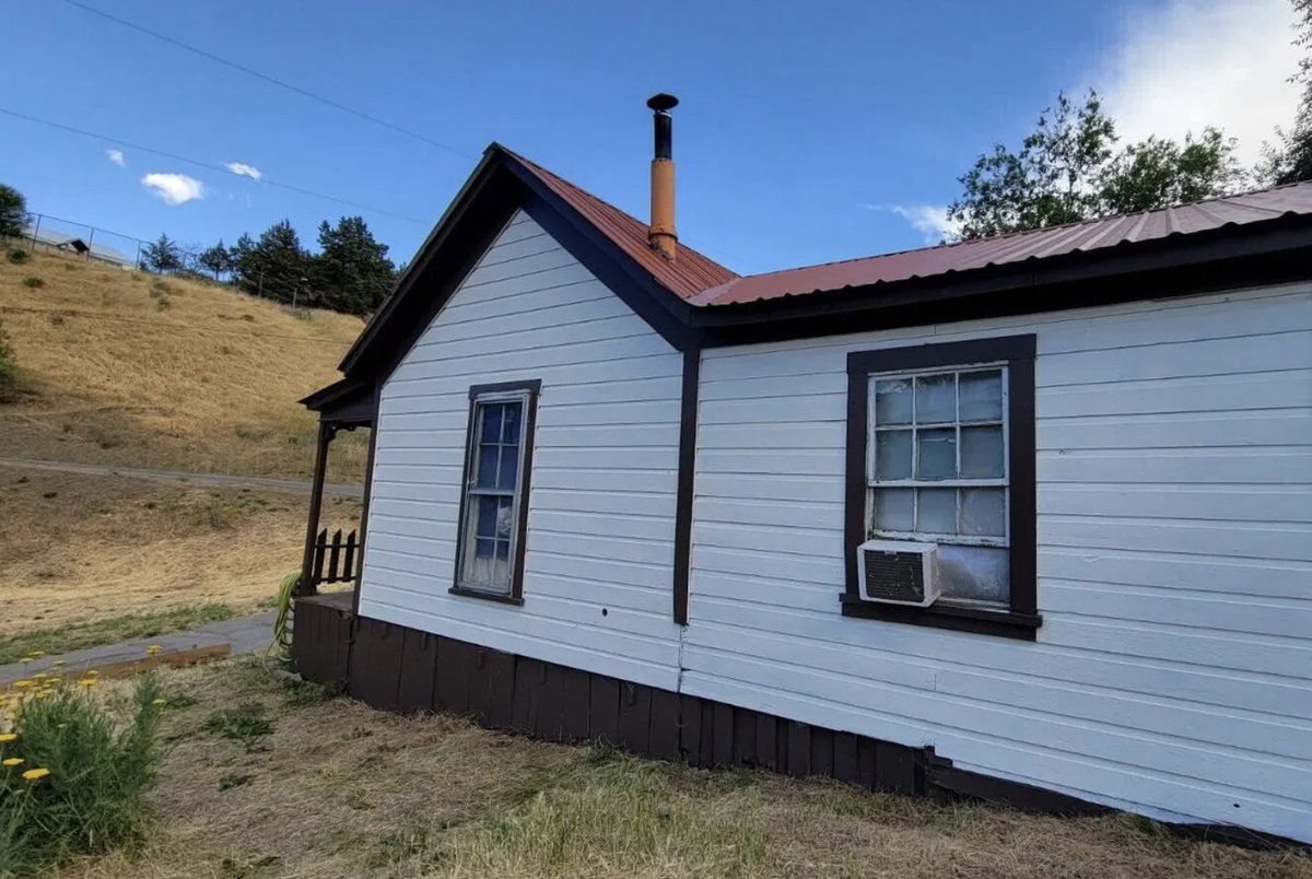 oldhouseunder50's tweet image. $89K. 2-bedroom, 1-bath #Oregon country #cottage. oldhousesunder50k.com/sweet-c-1910-o…