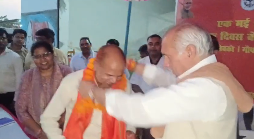bstvlive's tweet photo. लखनऊ : गोपेश्वर गौशाला में बड़ा आयोजन
➡मंत्री धर्मपाल सिंह ने सम्मानित किया
➡मंत्री ने श्रमिकों को सम्मानित किया
➡गौसेवकों, केयरटेकरों का उत्साह बढ़ाया
➡बीकेटी नगर पंचायत के अकोहरी का मामला
#Lucknow #EventNews #UttarPradesh | @dharampalbjpmla https://t.co/qwo4lBK1ZP