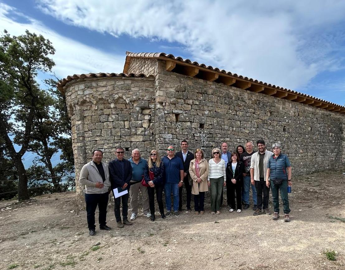 ERCPirineu's tweet image. 📸 Avui hem acompanyat a Miquel López, alcalde de Castell de Mur i als seus regidors a la presentació de la rehabilitació de l'ermita de Sant Feliu

🔶️ Ha estat una  jornada molt especial que simbolitza la recuperació d’un espai emblemàtic del municipi 
#CastellDeMur
#Patrimoni