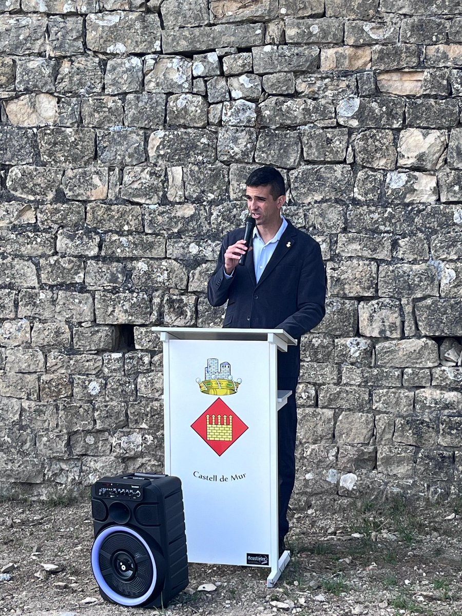 ERCPirineu's tweet image. 📸 Avui hem acompanyat a Miquel López, alcalde de Castell de Mur i als seus regidors a la presentació de la rehabilitació de l'ermita de Sant Feliu

🔶️ Ha estat una  jornada molt especial que simbolitza la recuperació d’un espai emblemàtic del municipi 
#CastellDeMur
#Patrimoni