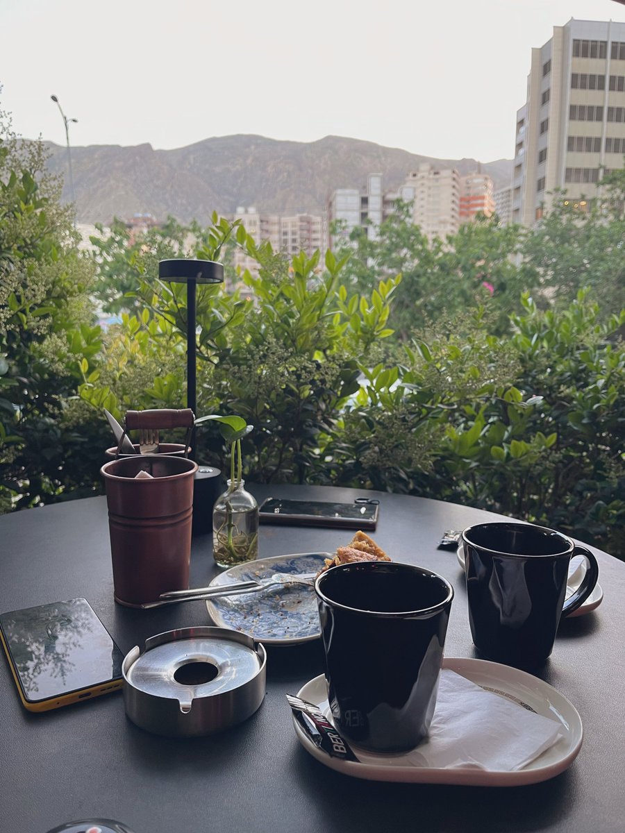 fzlimina's tweet photo. دلخوش به روزهای منتهی ب تو .
حتی در تاریک ترین ها دست های تو دستانم را پیدا خواهند کرد .
من به قربان بودنت بروم . :)🤍 https://t.co/mq1Zi3dZ4d