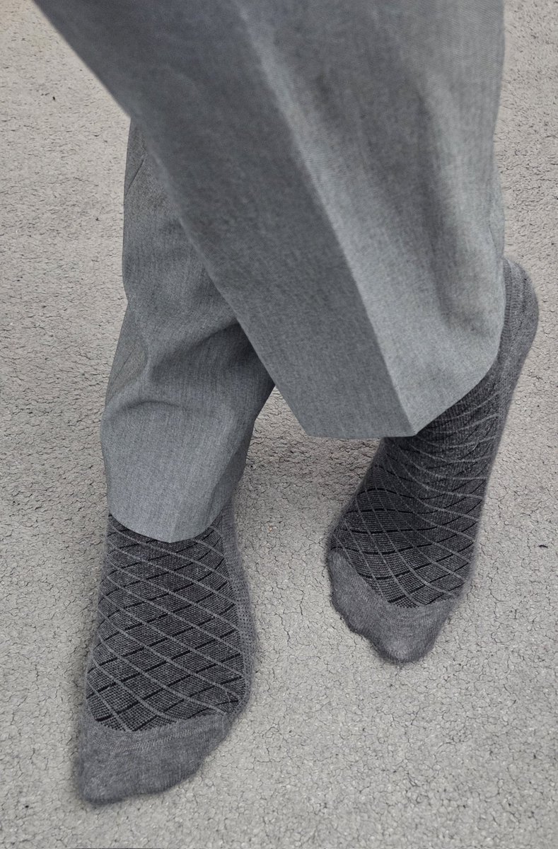 james_in_socks's tweet photo. Busy day at work today, I was out on appointments all afternoon...

These Tommy socks kept my feet comfortable and looking professional as I usually end up taking off my shoes while visiting customers in their homes.

Looking forward to a relaxing weekend ☀️ https://t.co/VjOTngl8VP