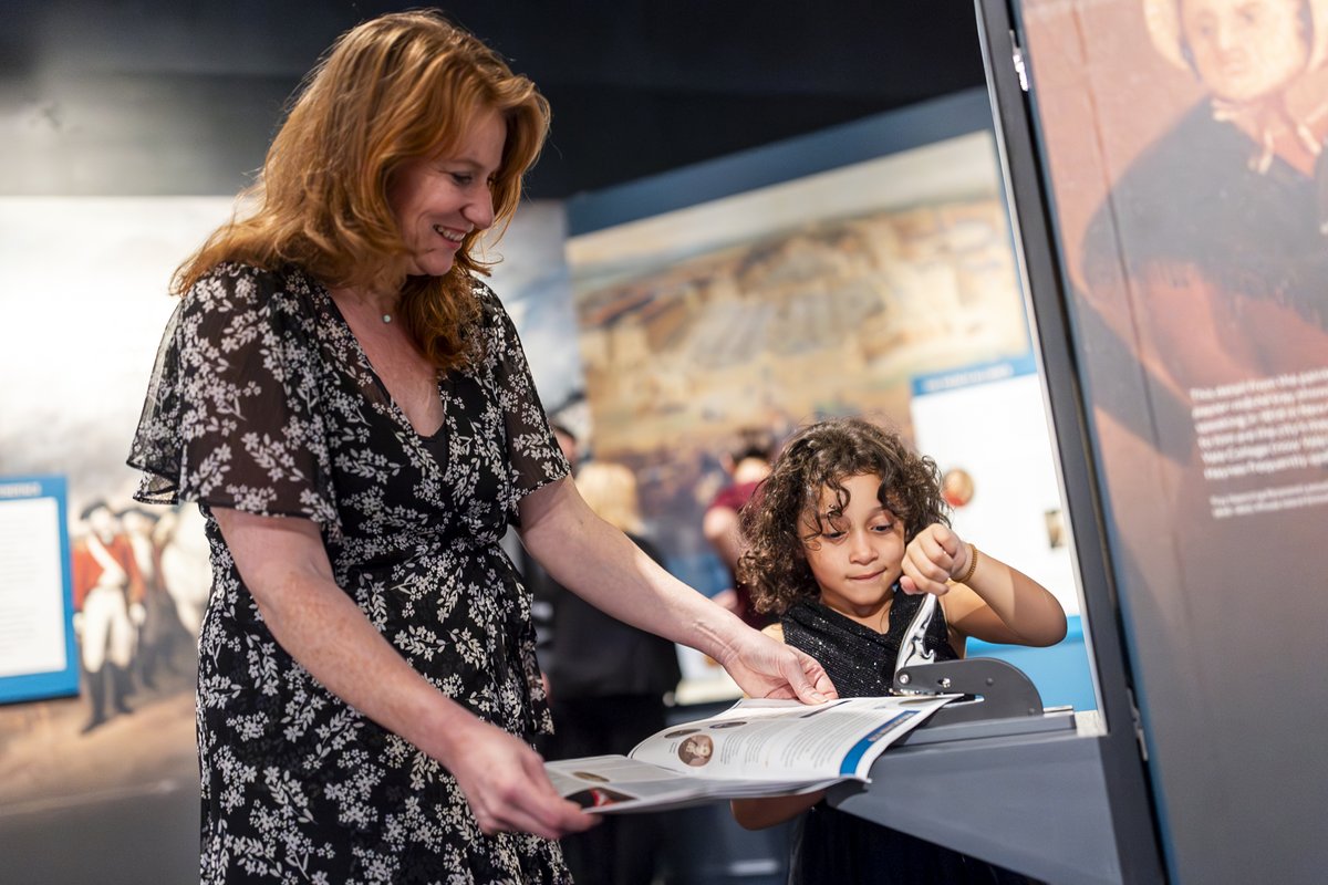 AmRevMuseum's tweet photo. May brings flowers and events at the Museum for visitors of all ages! 📅
🎡 May 8: World's Fair Night
🌸 May 9-10: Mother’s Day Weekend
📚 May 14: #ReadtheRevolution Speaker Series with @halseanderson
🇺🇸 May 23-25: Memorial Day Weekend
Plan your visit: https://t.co/ThSfMpfsQA https://t.co/UVpaXsqgMx