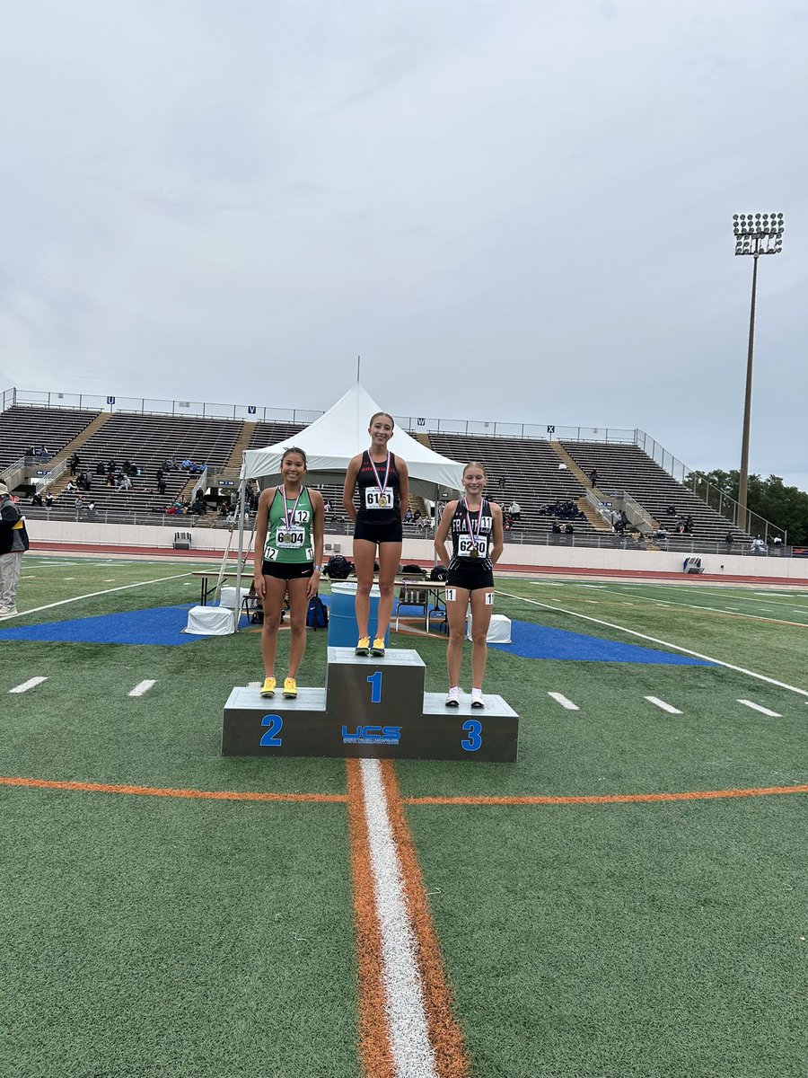 LadyDragonT_F's tweet photo. All PR’s today in the 3200m.  Luna Gutierrez is going to State! https://t.co/4chbbB0S1V