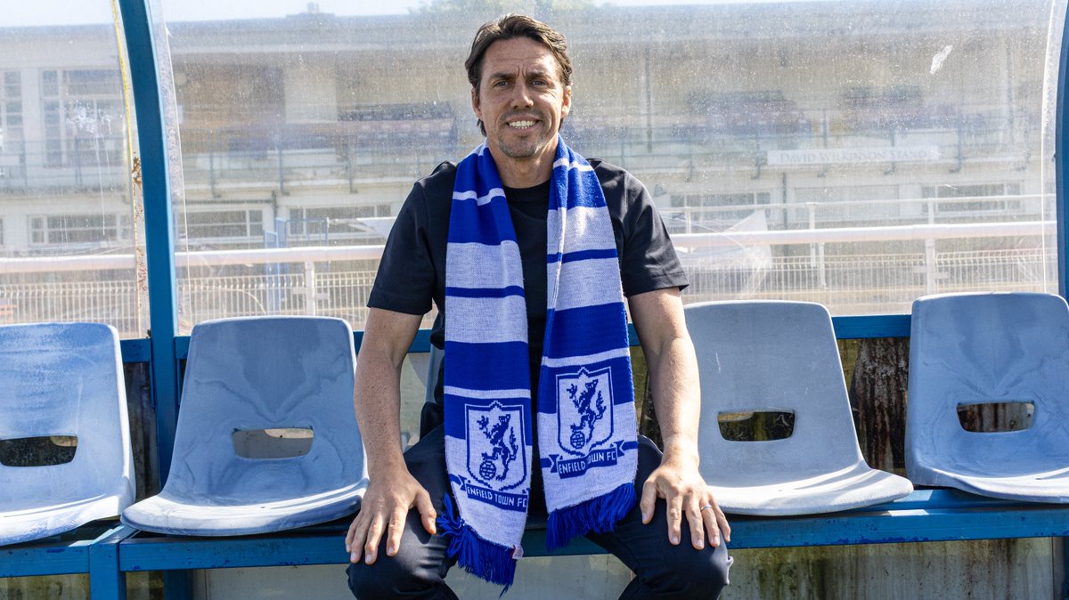 ETFCOfficial's tweet photo. 🤝 𝗪𝗲𝗹𝗰𝗼𝗺𝗲, 𝗕𝗶𝗹𝗹𝘆 𝗛𝗼𝗹𝗹𝗮𝗻𝗱!
We are delighted to announce the appointment of Billy Holland as our new first team manager.

#UpTheTown