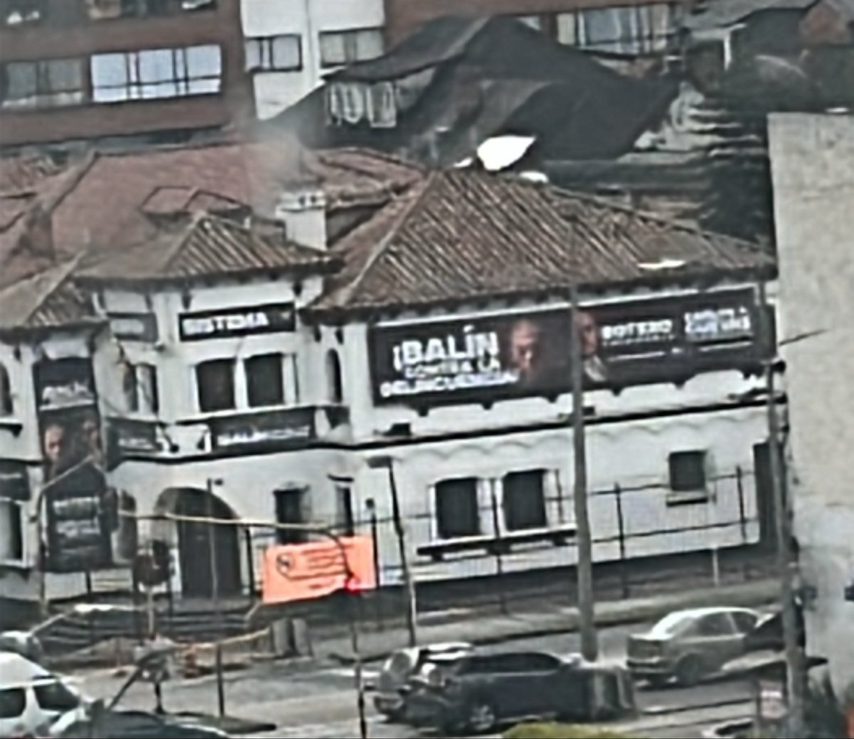 Le regalo el voto eternamente al que prohíba que en este país se puedan hacer campañas electorales haciendo apología a la violencia y a volver a la guerra. Este tipo de cosas no pueden ser tolerables.