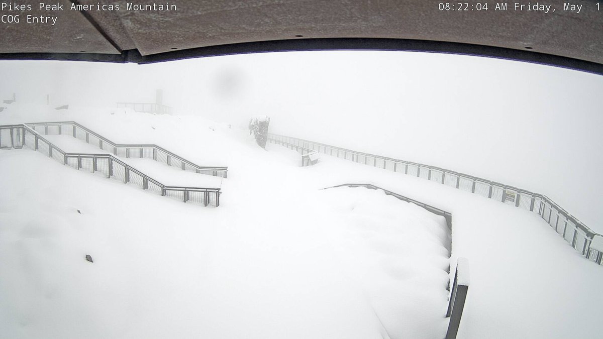 BoulderCAST's tweet image. It's been a while since a storm completely missed us like that, but at least we got some light rain on Wednesday. The Mountains and high Foothills did decent on snow, including up to 15" at Winter Park, some late-season snow water. Extreme drought continues tho #COwx #Colorado😔