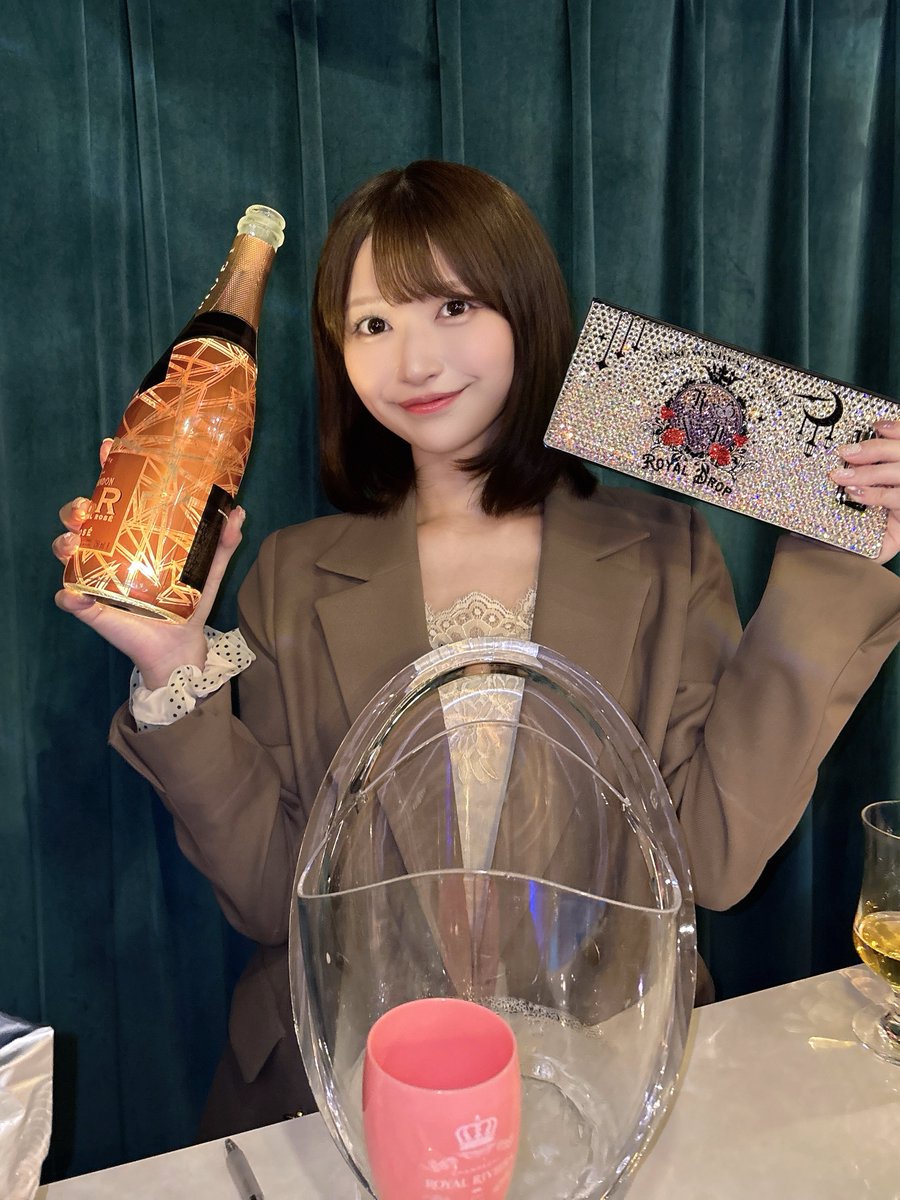 なと tweet media