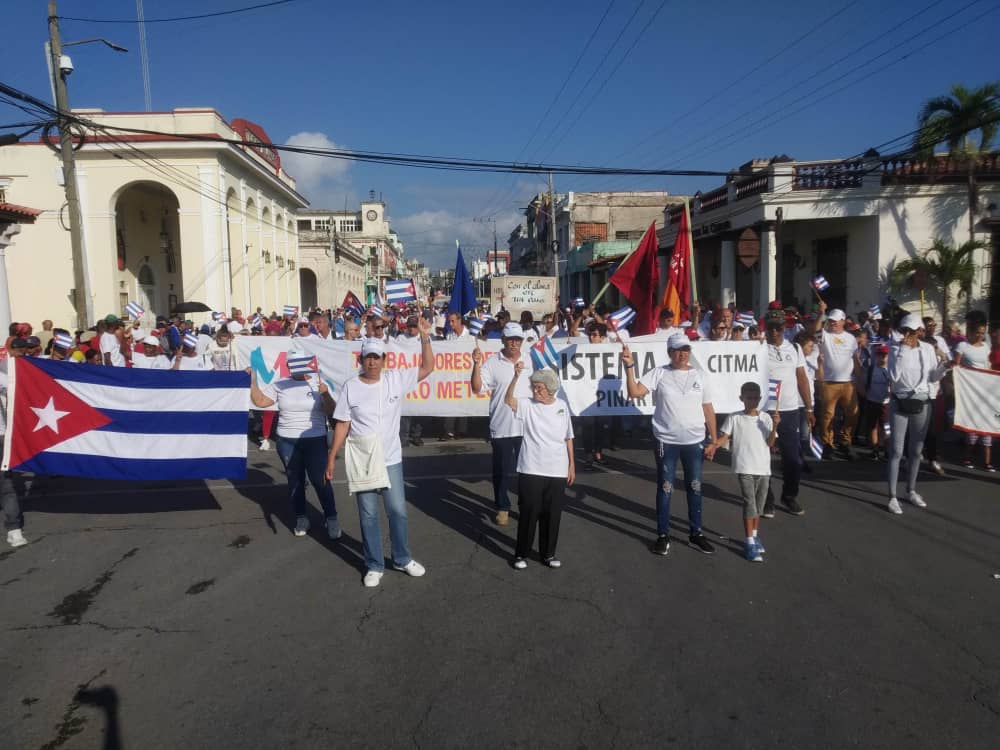 CitmaPinar's tweet photo. El #CitmaPinar marcha el #1deMayo con la #Ciencia, #MedioAmbiente y la #memoriahistórica como banderas de reafirmación revolucionaria. Con compromiso y guiados por #Fidel, seguimos investigando, protegiendo, educando y preservando por qué #LaPatriaSeDefiende. https://t.co/pKd8tA1IjY