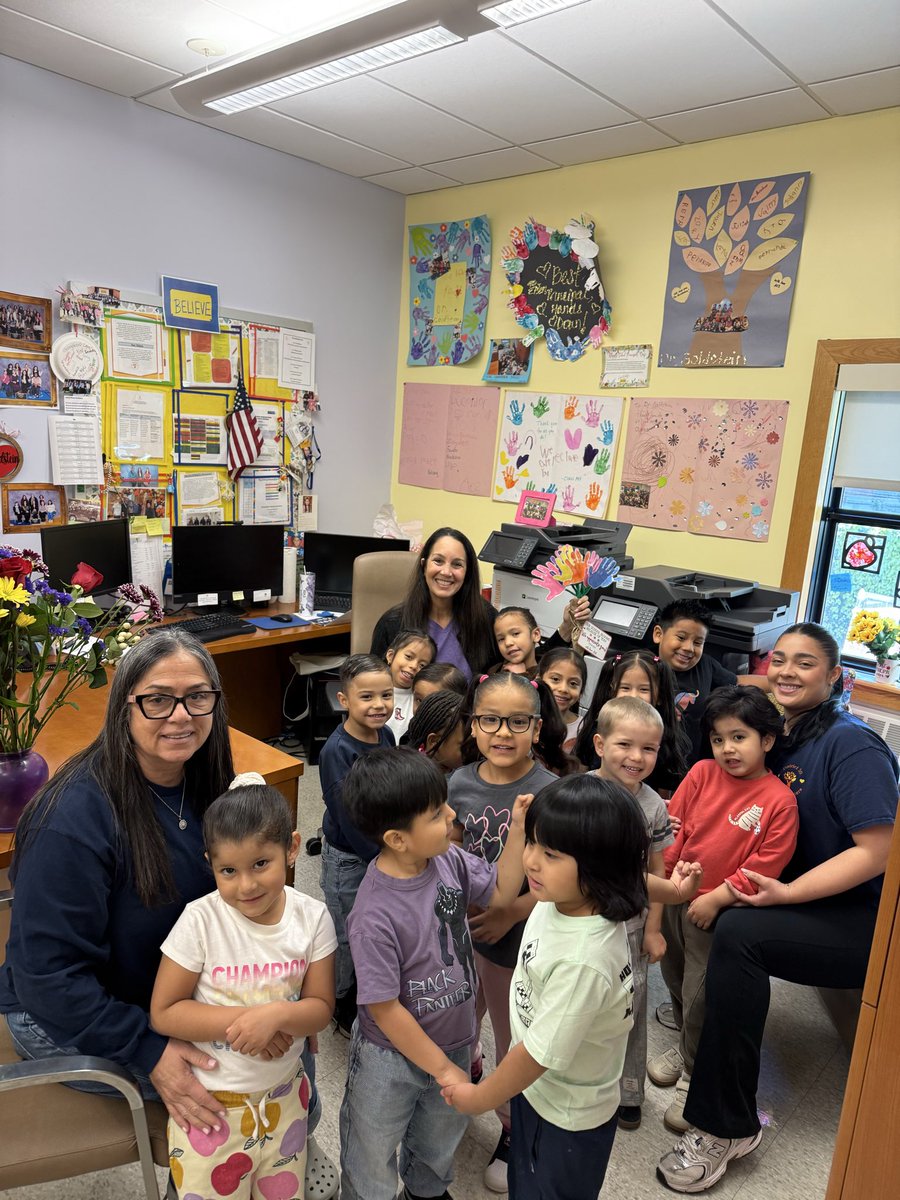 D30PreK's tweet photo. Happy Principal Appreciation Day to our wonderful principal, Dr. Goldstein. Thank you for your leadership, support, and dedication to our school community, we appreciate all that you do today and every day!!! https://t.co/9cHFGpmK3H