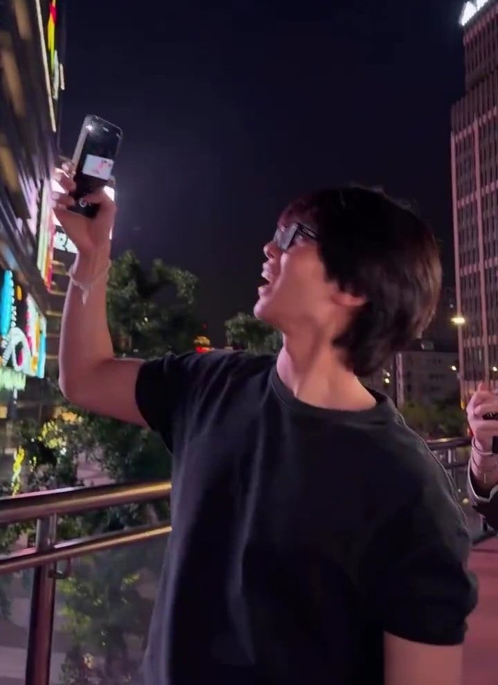 somewhere in thailand a man fell to his knees seeing his boyfriend wandering the streets of china looking soft boyfie as hell