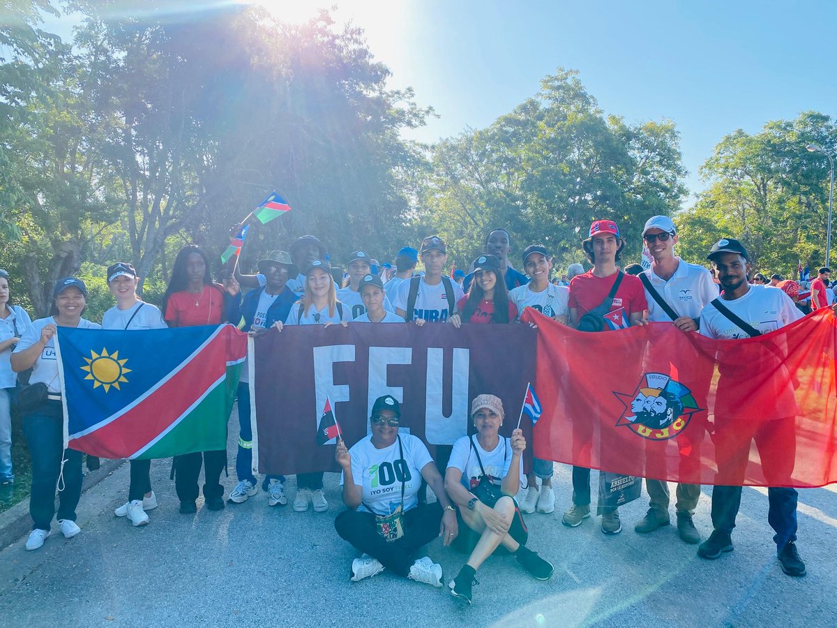 CamilaEP99's tweet photo. Hoy no hubo aulas, hubo calles. Porque la universidad se viste de pueblo cuando se trata de defender lo que es nuestro.
#LaPatriaSeDefiende
#SomosUHo
#1eroDeMayo https://t.co/KDUwMyXoOT