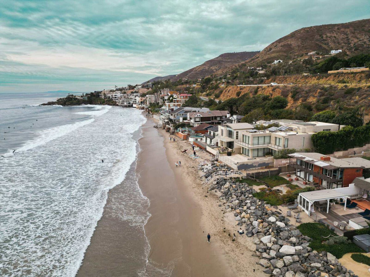 DustinMPeyser's tweet image. What It Really Costs to Live in Hannah Montana’s Neighborhood dlvr.it/TSKKhG 👉 Reveal Your ROI bit.ly/MyHomeAI 👈 #HannahMontana #Malibu #RealEstate #HomeBuying #LuxuryLiving