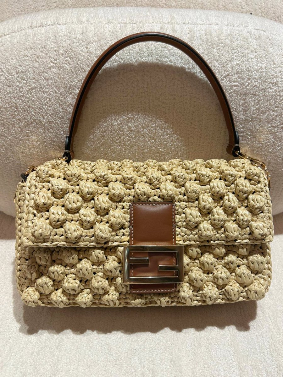 luxafriqueshop's tweet image. High-texture raffia is the definitive shift for 2026!

This edit features the new Fendi Peekaboo and Baguette in intricate, 3D-effect raffia weaves.

DM our #PersonalShopper team here at LAB to learn more about these bags!

#Fendi #FendiPeekaboo #FendiBaguette #SummerStyle