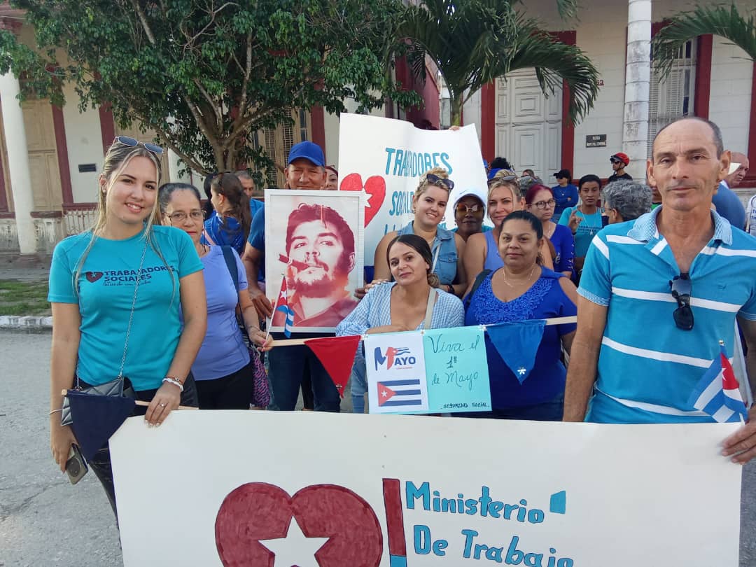 PATSCabaiguan's tweet photo. La @CabaiguanDmtss desfilamos este #1DeMayo con la convicción de que #LaPatriaSeDefiende 
@DeivyPrezMartn1 @CancioYule59529 @BeatonNunez @CLAUDIARam65662 @DarienMart88401 @AcostaNacyra @AlexisLorente74 https://t.co/tQtJOTn37s