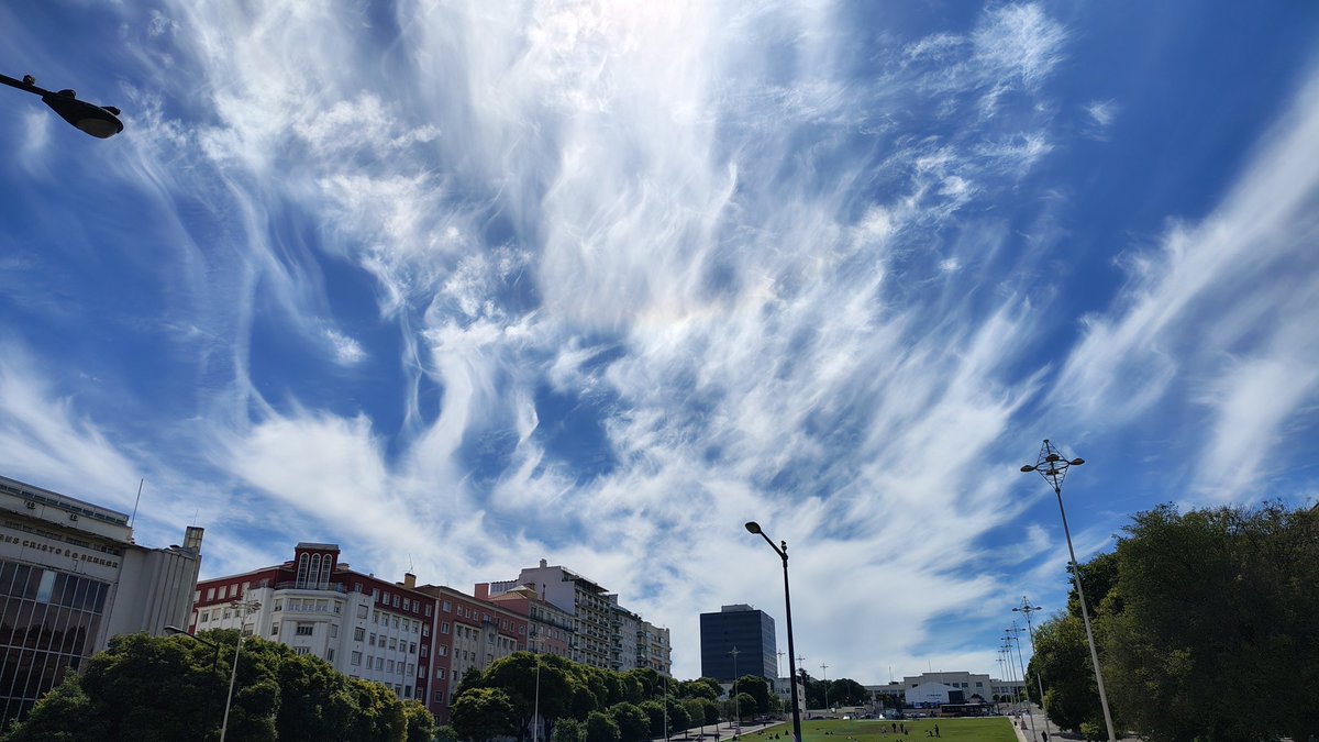 24naf's tweet image. Marchas de celebração do Dia do Trabalhador: Normal.
O céu sobre #Lisboa #Lisbon neste estado... Não é normal.
#olhemparacima
Assina a petição:
peticaopublica.com/mobile/pview.a…
GEOENGENHARIA ATMOSFÉRICA E ACTIVIDADES DE MODIFICAÇÃO CLIMÁTICA