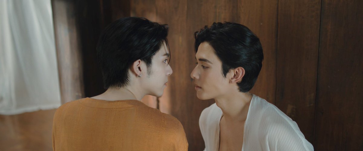 LoveUponaTimeTH's tweet photo. ท่านหมื่นภพเติมคุณเกล้าเสียเต็มปอด 😚 บ่าวว่าคงหายแล้วกระมังขอรับ 🫣

LOVE UPON A TIME EP6
#ภพเธอEP6 https://t.co/piKoXTSt4F