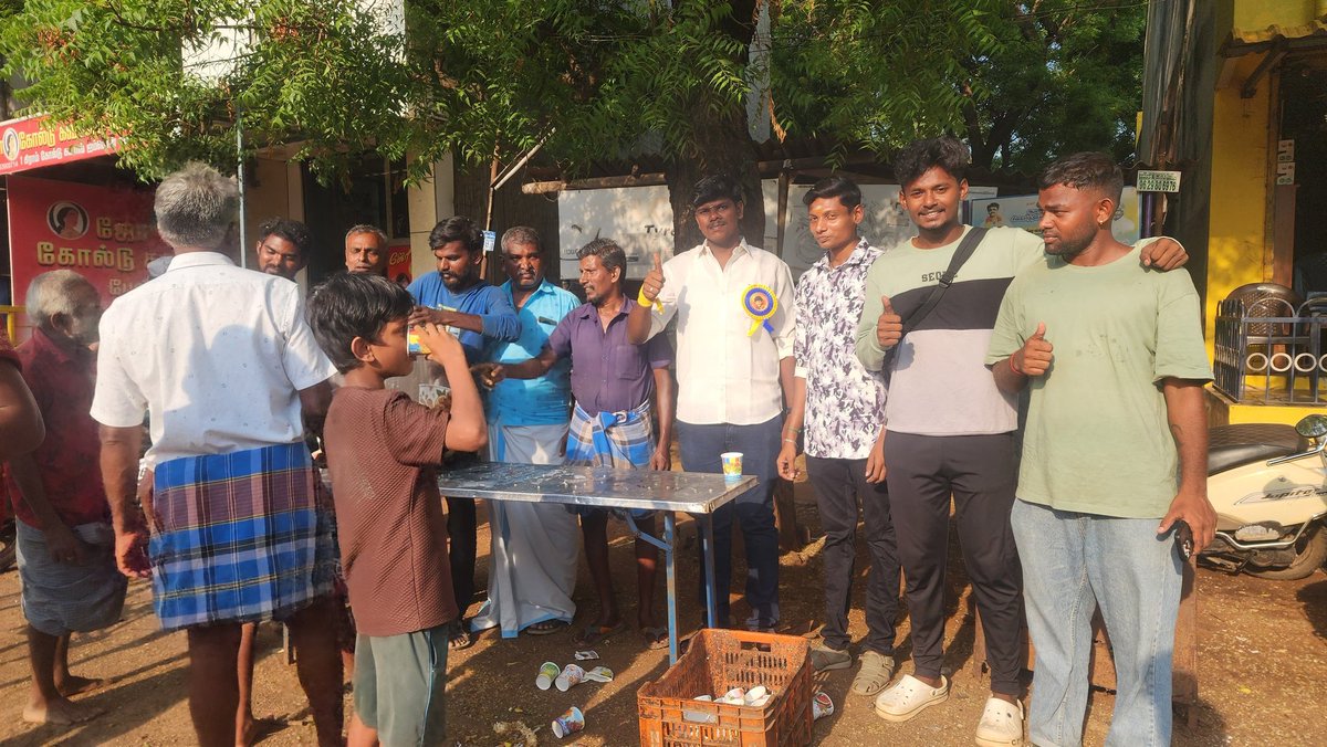 SkfcAlangulam's tweet photo. இன்று தென்காசி மாவட்டம் ஆலங்குளம் சிவகார்த்திகேயன் நற்பணி இயக்கம் சார்பாக நீர்,மோர் மற்றும் தண்ணீர் பழங்கள் பொதுமக்களுக்கு வழங்கப்பட்டன.🙏

@Siva_Kartikeyan 
@AnandSkfc 
@navneth 
@AllIndiaSKFC 

#SivaKartikeyan #sk #social #tenkasi https://t.co/wecSmCVeI1